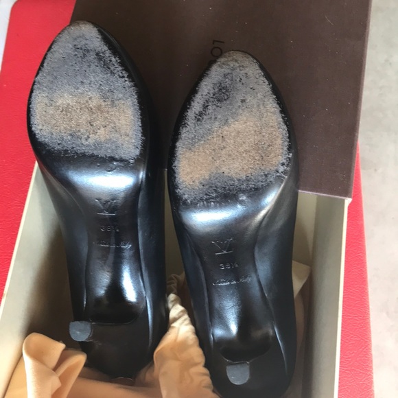 Louis Vuitton - Picture 7 of 8